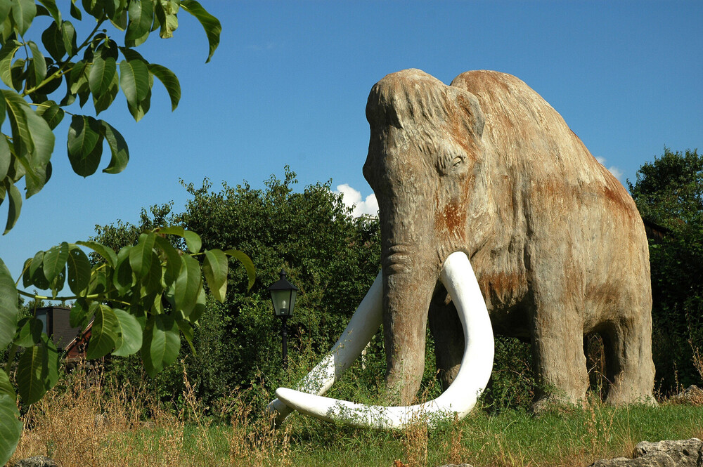 Mammut-Monument gestaltet von Thomas Kosma