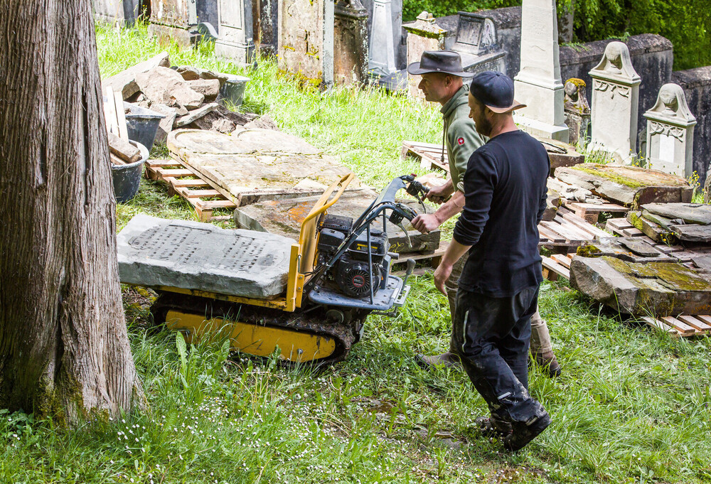 Restaurierungen auf dem Jüdischen Friedhof Hohenems