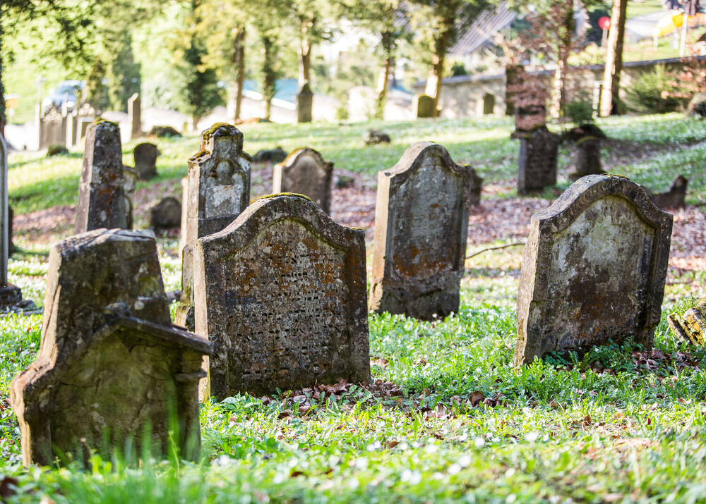 Grabsteine auf dem Jüdischen Friedhof Hohenems