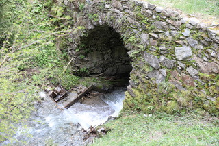 Die Brücke wird umgangssprachlich "Römerbrücke" genannt.