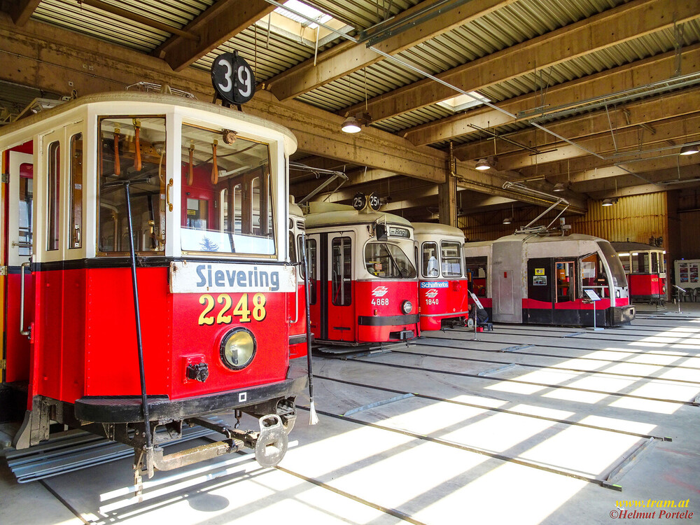 Fahrzeugparade im Museumsdepot