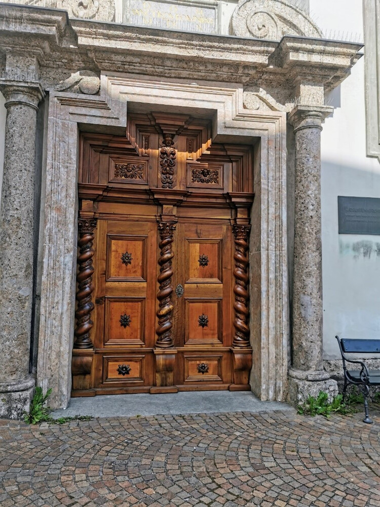 Portal der Jesuitenkirche Hall in Tirol