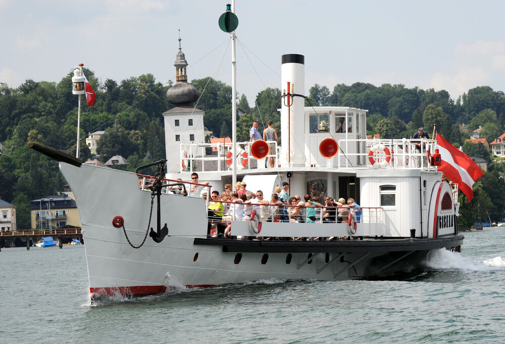 DS "Gisela" vor Schloss Ort