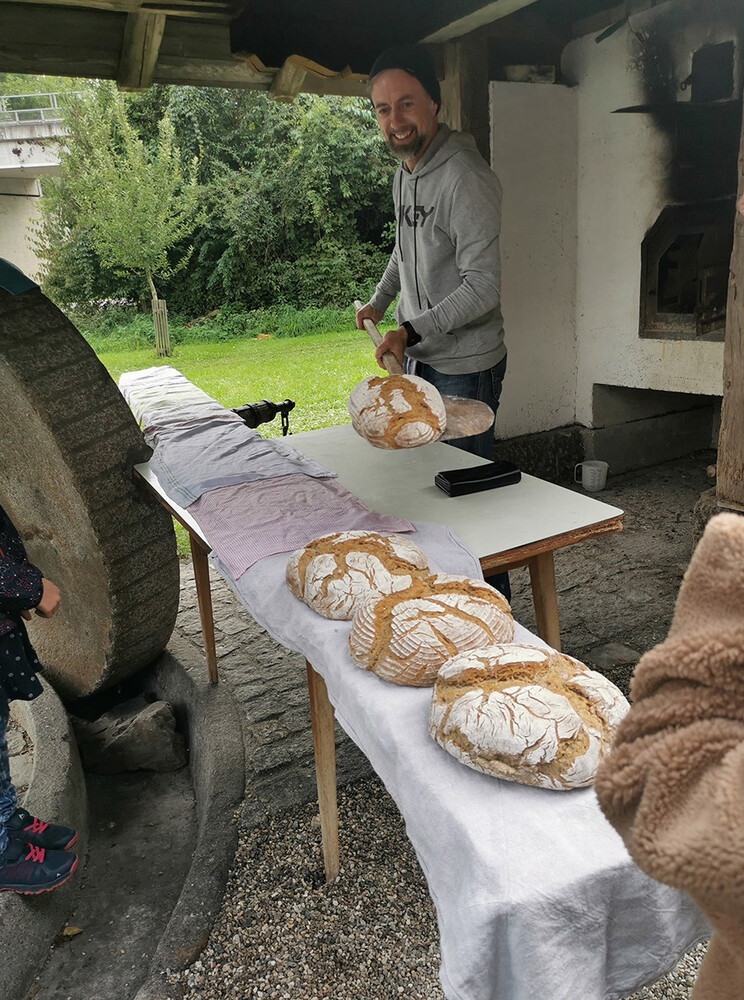 Brot backen im Holzbackofen